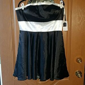 House of Mauri Simone black white dress Sz 16 NWT